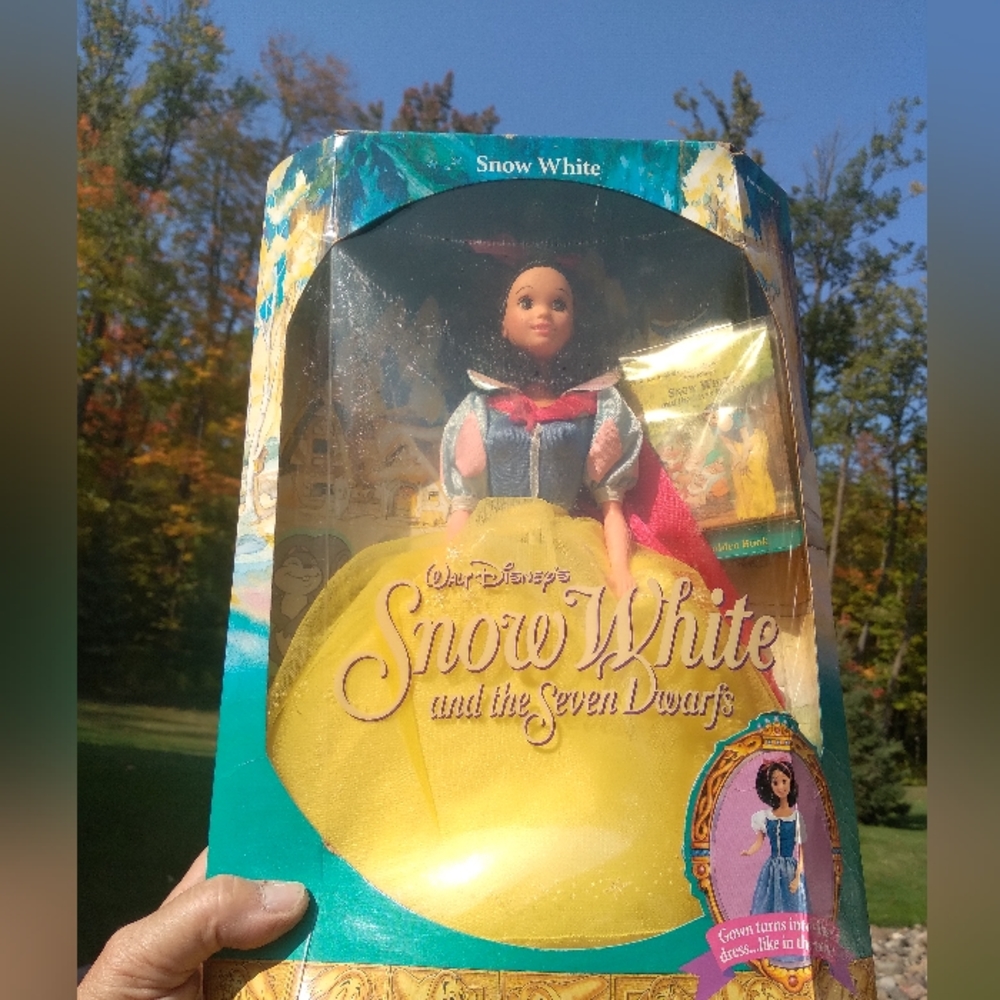 SNOW WHITE Rare Barbie Doll Disney's Snow White 1992 DEADSTOCK